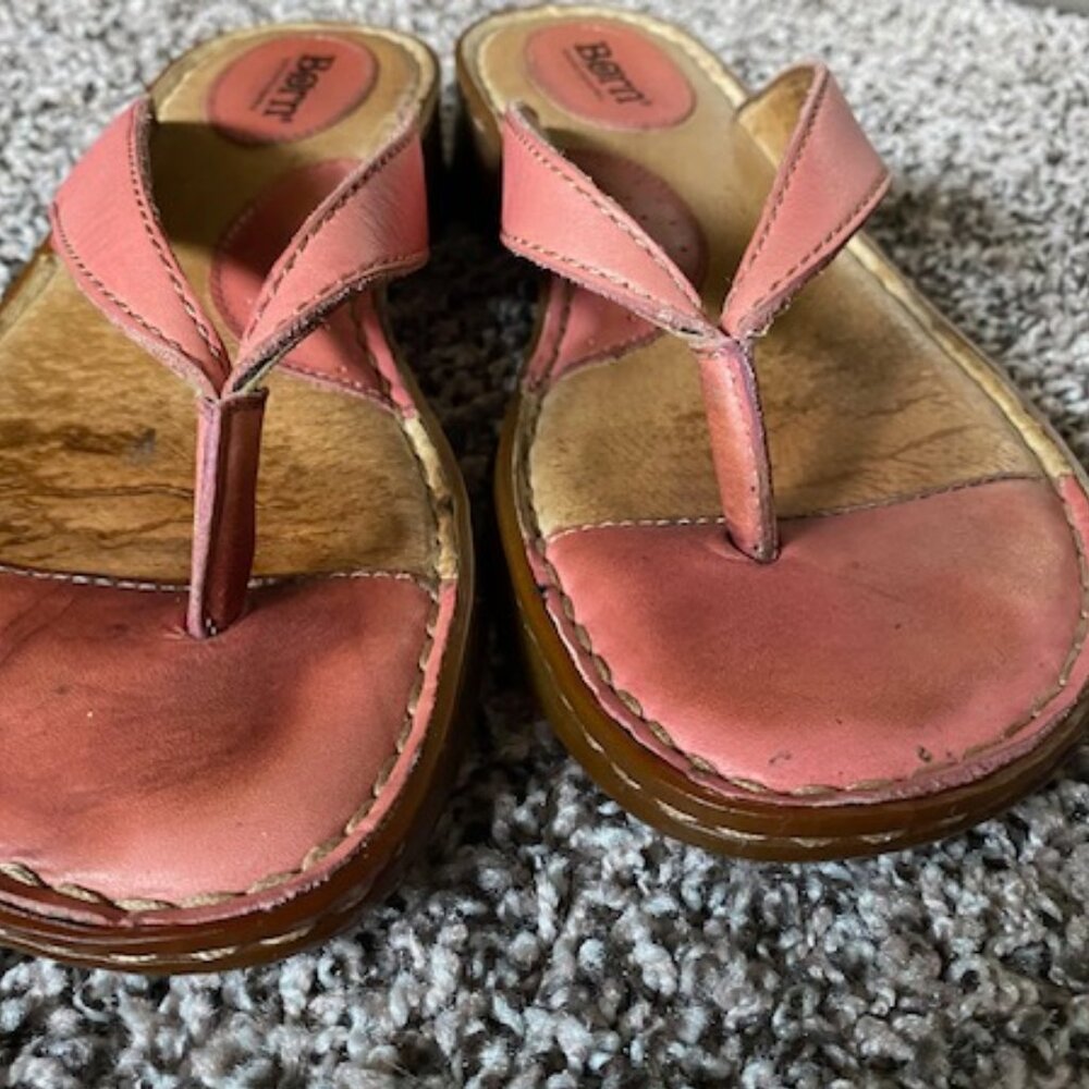 BORN Flip Flips SANDALS * PINK Coral 100% LEATHER UPPERS & padded insole~ 8 / 39